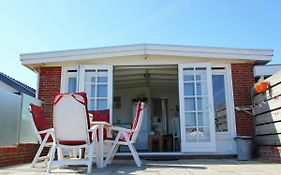 Cosy Vacation Home Near The Beach